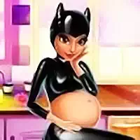 المرأة القطة الحامل