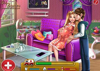 Goldie Princess Mommy Birth game screenshot